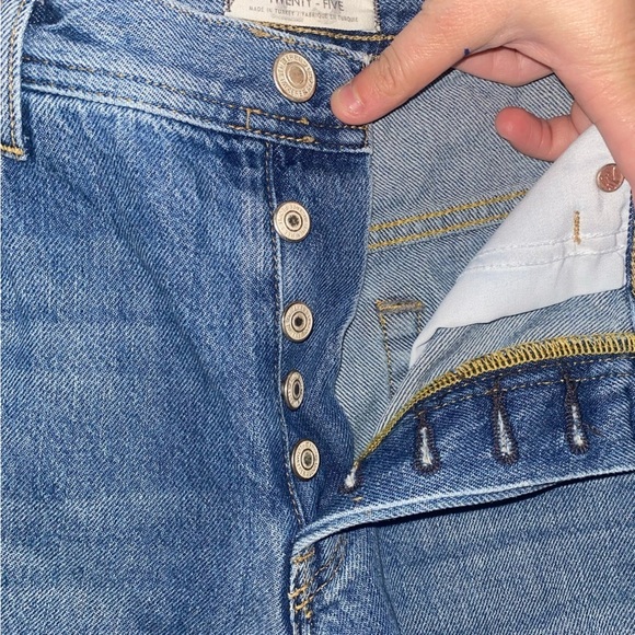 NWOT WE THE FREE MAGGIE MID RISE DISTRESSED JEANS FREE PEOPLE POPULAR BRAND - Picture 9 of 15